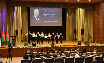 Sabirabad rayonunda Ümummilli Lider Heydər Əliyevin anadan olmasının 102-ci illiyinə həsr olunmuş “Tarixin izi ilə ömrün zirvəsi” adlı ümumrayon tədbiri keçirilib