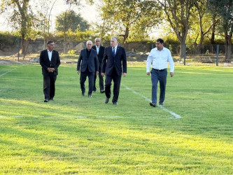 Sabirabad Rayon İcra Hakimiyyətinin başçısı Bulaqlı kəndində yeni inşa edilən stadionda görülən işlərlə tanış olub