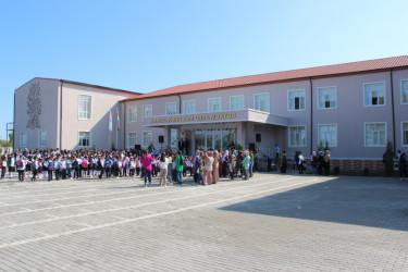 Sabirabad rayonunda Heydər Əliyev Fondu tərəfindən inşa olunmuş Narlıq kənd orta məktəbinin yeni 300 şagird yerlik binası istifadəyə verilib