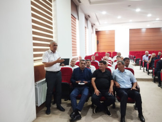 Sabirabad rayonunda “Azərbaycan Respublikasında kənd təsərrüfatı, balıqçılıq və akvakultura məhsullarının istehsalı və emalı sahələrinin inkişafına dair 2026–2030-cu illər üçün Dövlət Proqramı”nın icrasının vəziyyəti ilə bağlı müşavirə keçirilib