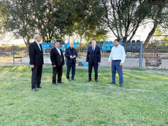 Sabirabad Rayon İcra Hakimiyyətinin başçısı Bulaqlı kəndində yeni inşa edilən stadionda görülən işlərlə tanış olub