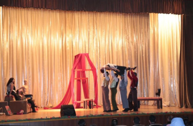 Sabirabadda Yuğ Dövlət Teatrının təqdimatında “Toy dəstgahı” tamaşası nümayiş olunub