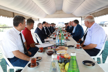 Sabirabad rayonunda “Azərbaycan Respublikasında kənd təsərrüfatı, balıqçılıq və akvakultura məhsullarının istehsalı və emalı sahələrinin inkişafına dair 2026–2030-cu illər üçün Dövlət Proqramı” çərçivəsində görülən işlər və qarşıda duran vəzifələr müzakirə olunub