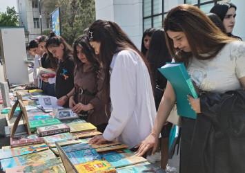 “Konstitusiya və Suverenlik İli” çərçivəsində Sabirabadda kitab sərgisi keçirilib
