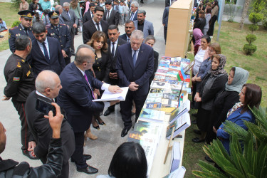 Sabirabad rayonunda Ümummilli Lider Heydər Əliyevin anadan olmasının 103-cü ildönümünə həsr olunmuş kitab sərgisi keçirilib