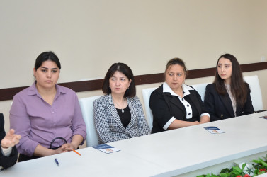 Sabirabadda “Uşaqların təhsildən yayınması və baxımsızlığı insan alverinə şərait yaradan səbəblərdən biri kimi” mövzusuna həsr olunan dəyirmi masa keçirilib