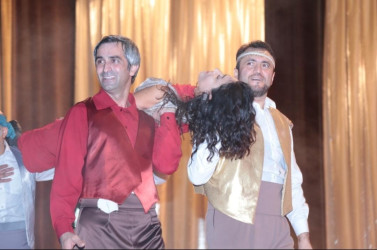 Sabirabadda Yuğ Dövlət Teatrının təqdimatında “Toy dəstgahı” tamaşası nümayiş olunub