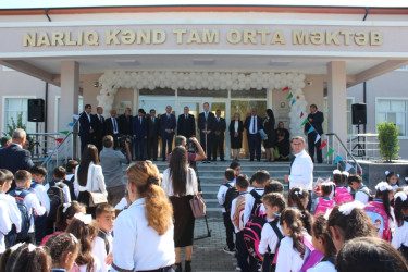 Sabirabad rayonunda Heydər Əliyev Fondu tərəfindən inşa olunmuş Narlıq kənd orta məktəbinin yeni 300 şagird yerlik binası istifadəyə verilib
